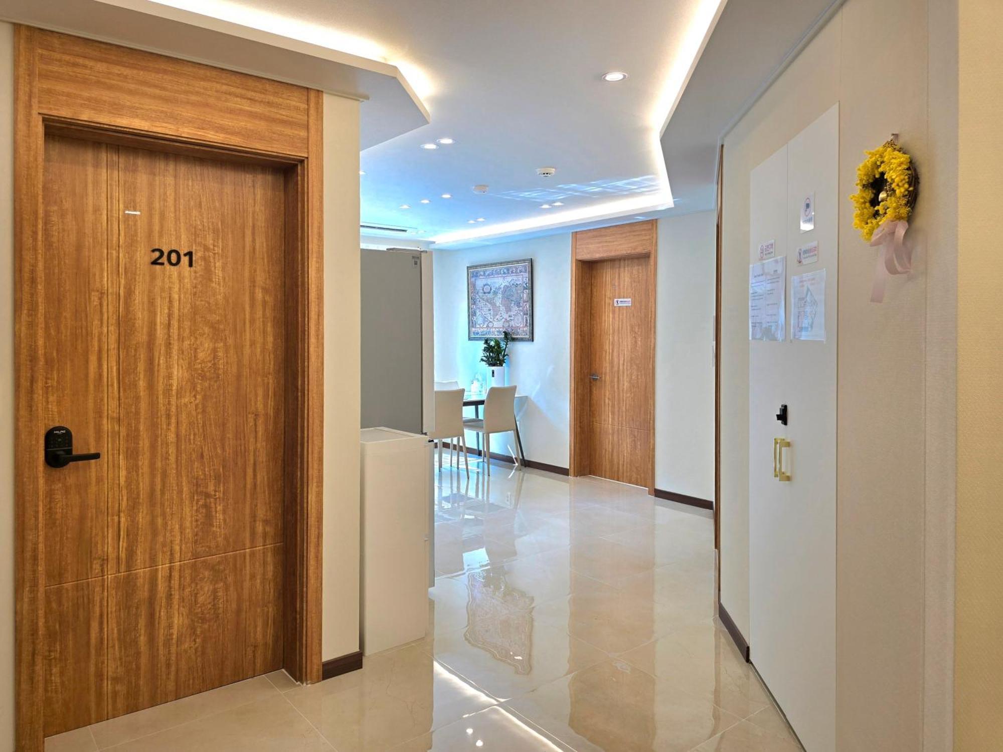 Incheon Airport Guesthouse L Bagian luar foto